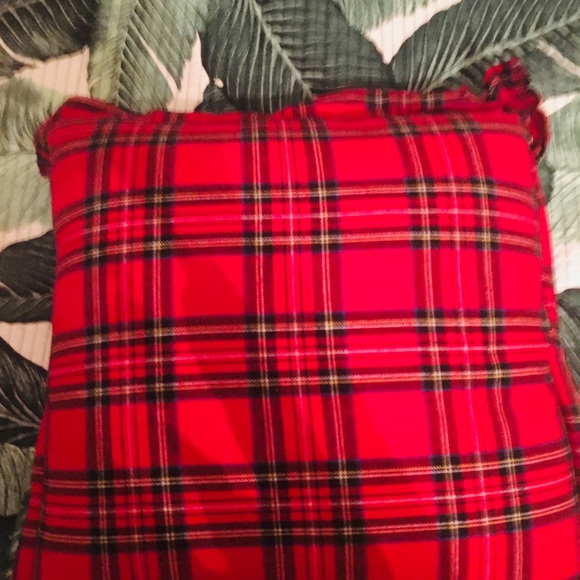 NW PIER1 CHRISTMAS PLAID PILLOW 22”x22” - Picture 3 of 6